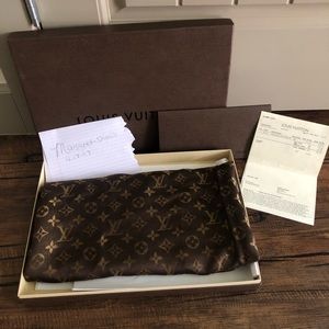Authentic Louis Vuitton Monogram Shine Shawl